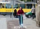 львів'янка Зоряна їде по велодоріжці біля Оперного театру.